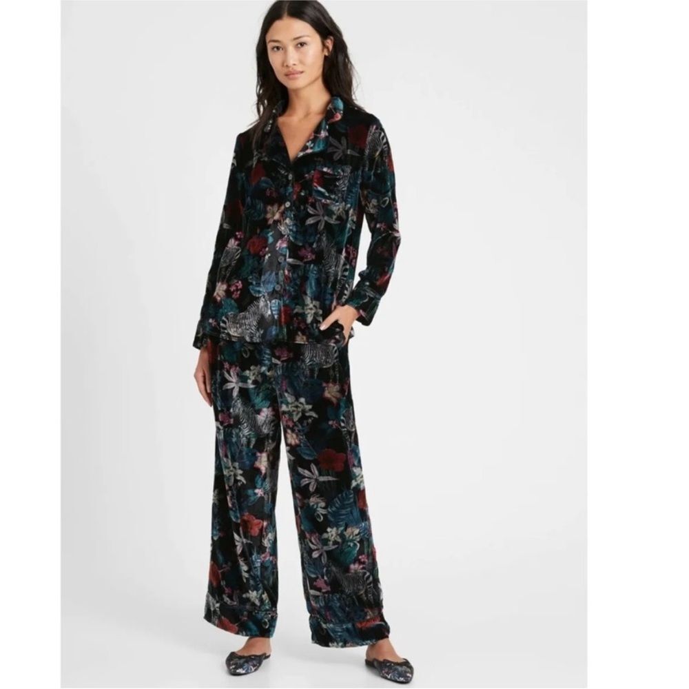 Banana Republic Velvet Watercolor Zebra Pajama Set Lounge Set, Size M - NWOT